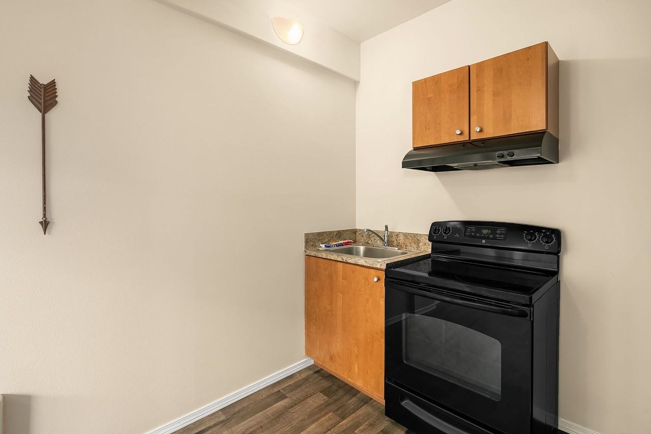 Tudor Manor Apartments – Smart Living in the Heart of Redmond - Photo 3 of 7