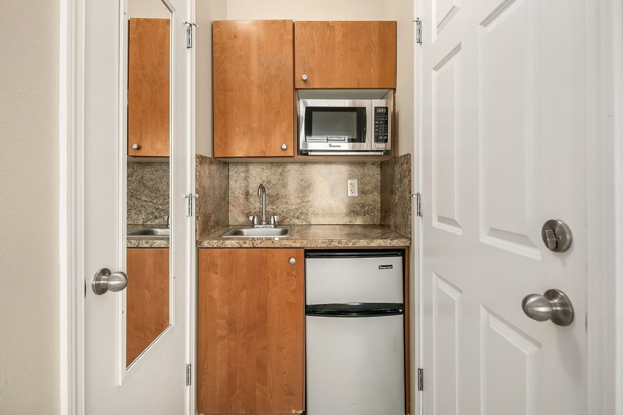 Tudor Manor Apartments – Smart Living in the Heart of Redmond - Photo 6 of 7