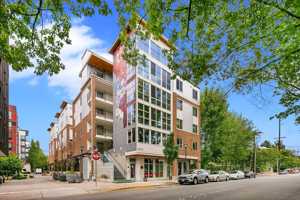 featured image of 16210 Ne 80th St