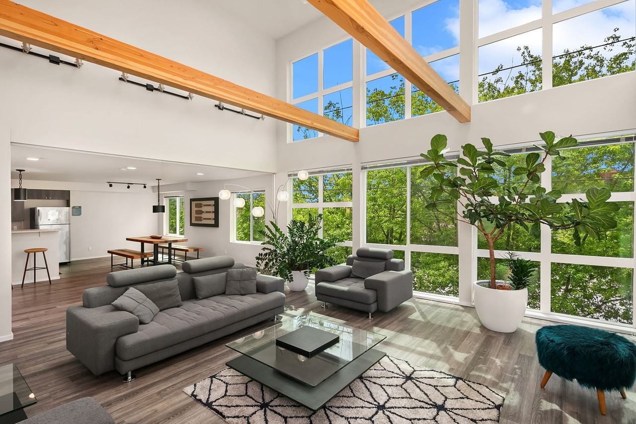 162TEN - Photo 3 of 11