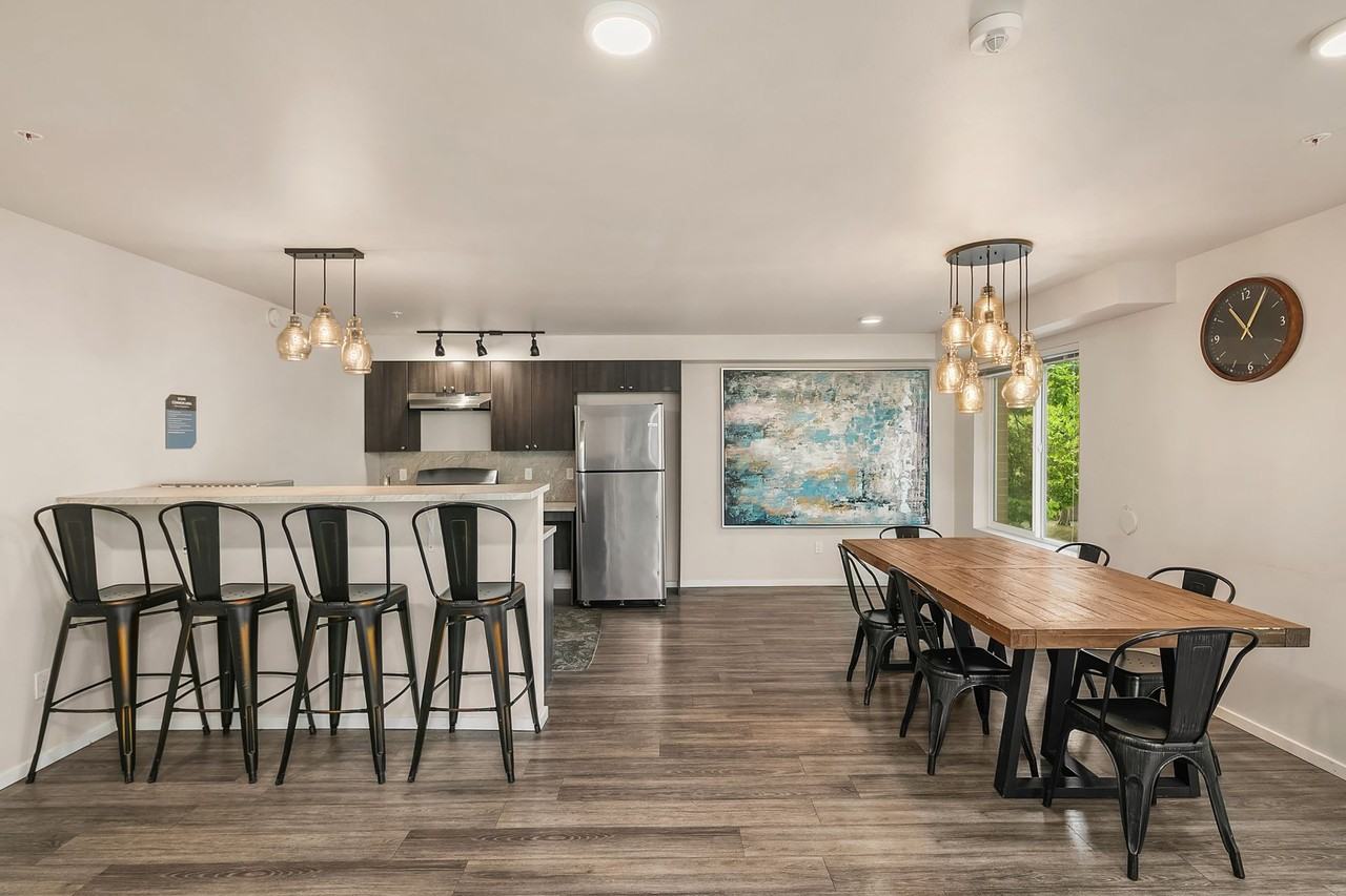 162TEN - Photo 7 of 11