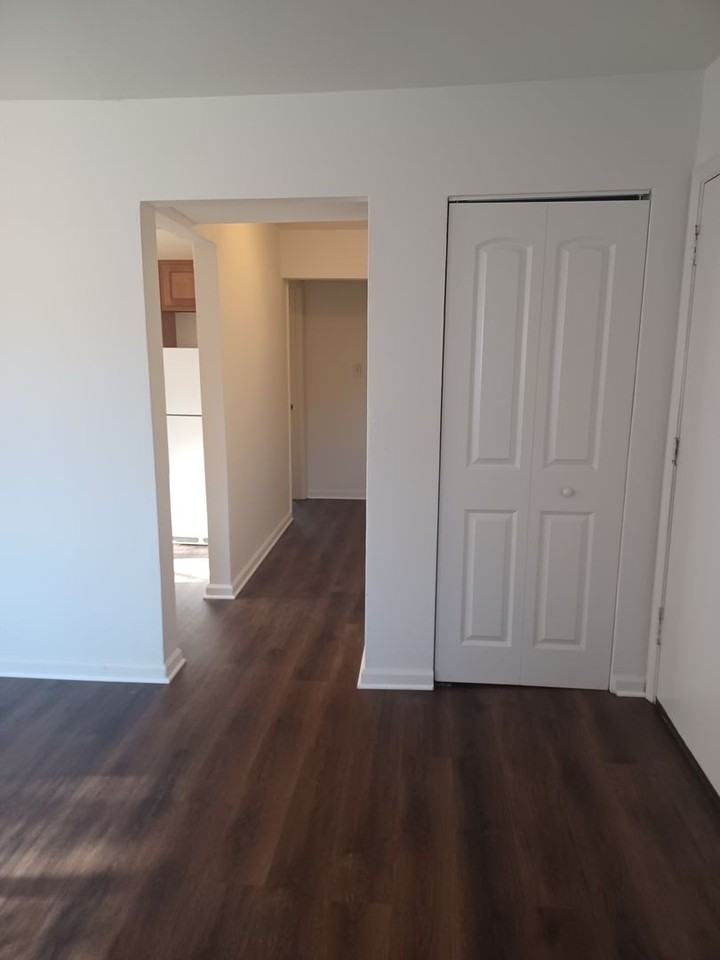 Yorktowne Apartments - Photo 3 of 12