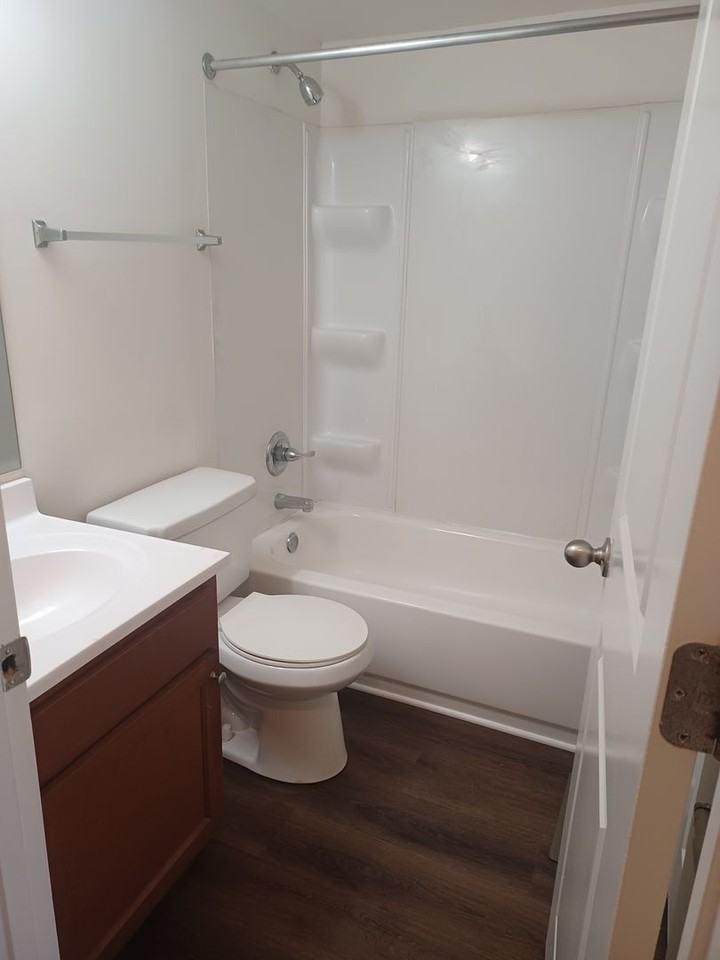 Yorktowne Apartments - Photo 4 of 12