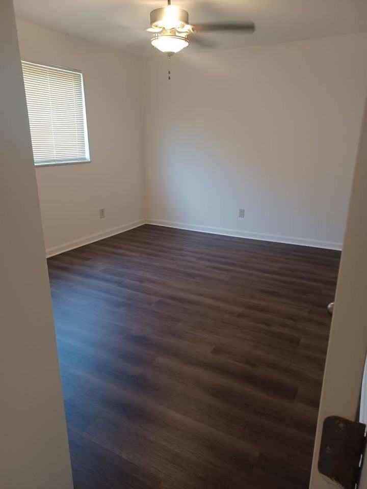 Yorktowne Apartments - Photo 5 of 12