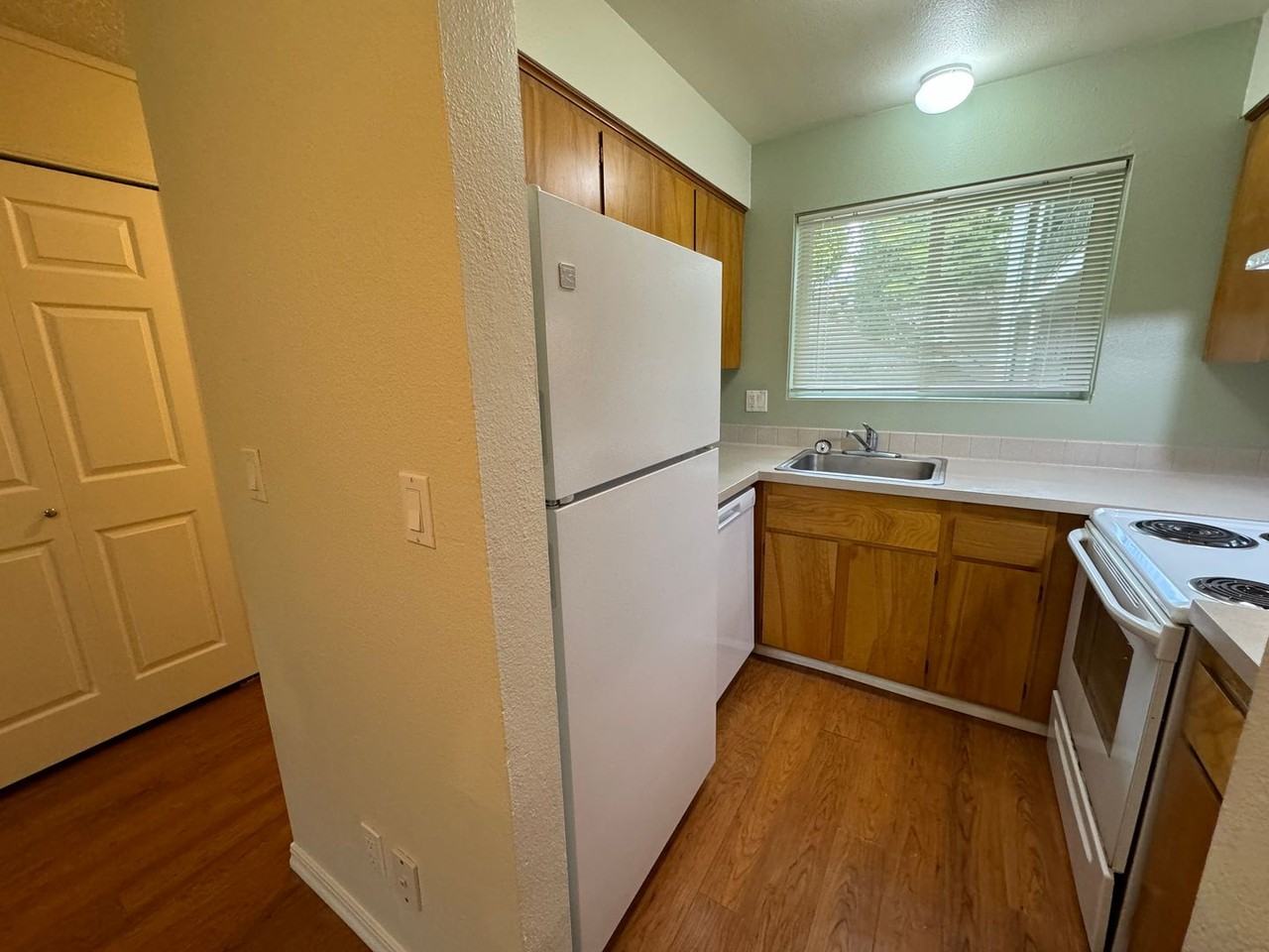 Lake Village and Lakewood Apartments - Photo 7 of 37