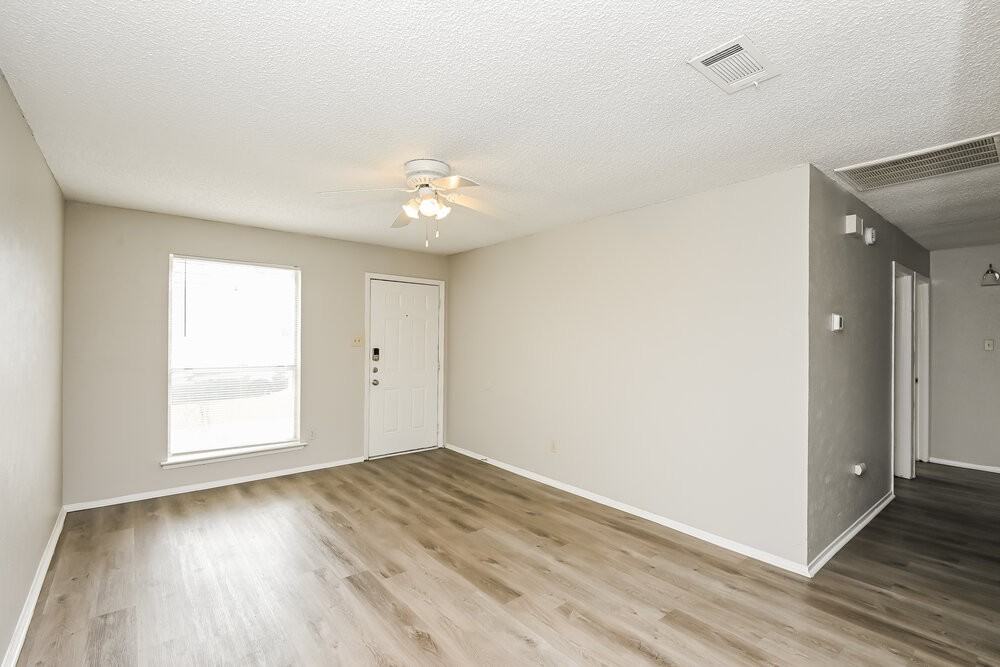 716 Admiralty Way - Photo 3 of 16