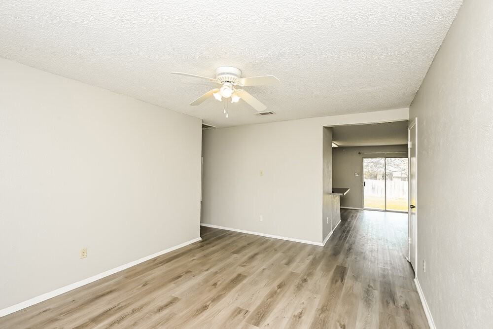 716 Admiralty Way - Photo 4 of 16