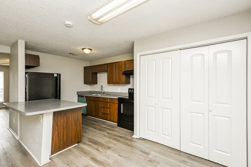 716 Admiralty Way - Photo 7 of 16