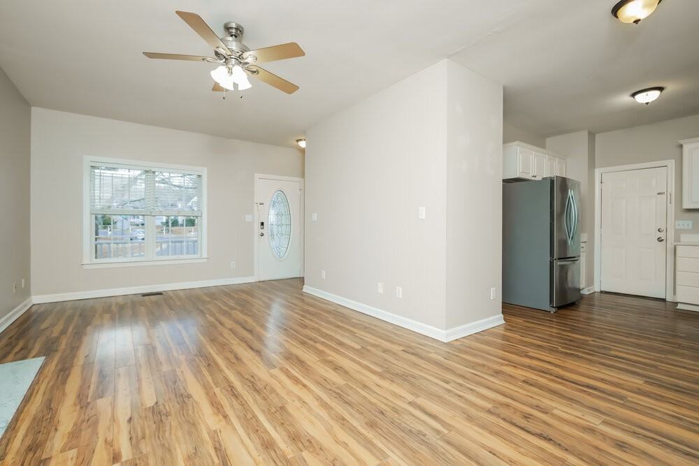 909 Lotus Ln - Photo 6 of 18