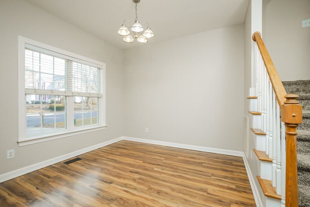 909 Lotus Ln - Photo 7 of 18