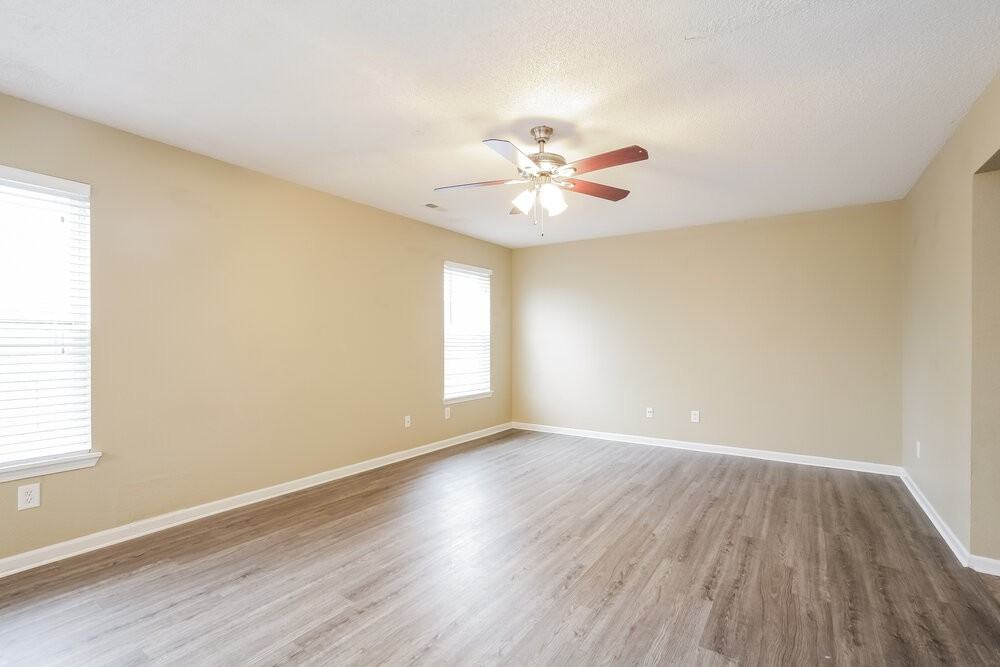 468 Brookstone Dr - Photo 4 of 25