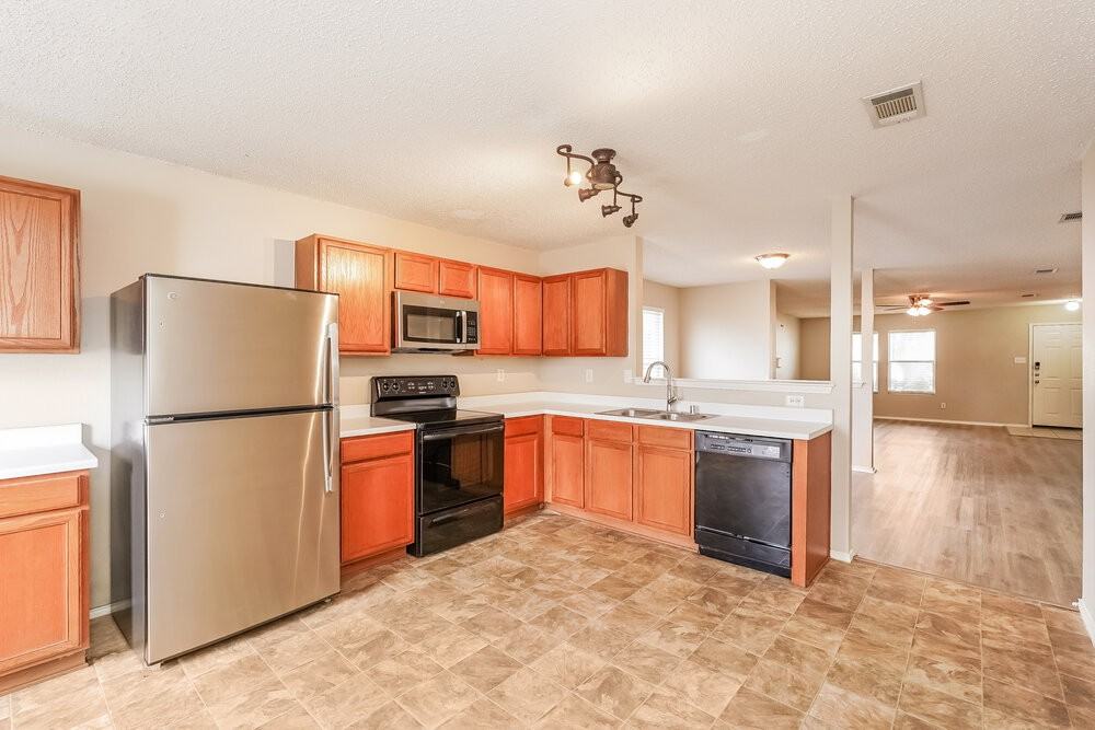 541 Magdalen Ave - Photo 7 of 16