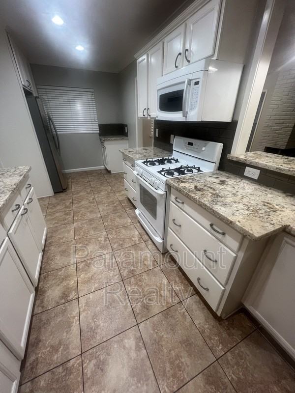 3131 Mount Diablo St - Photo 4 of 26