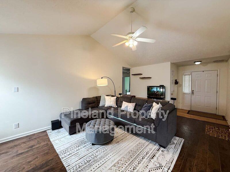 7704 Redwood Ave - Photo 2 of 17