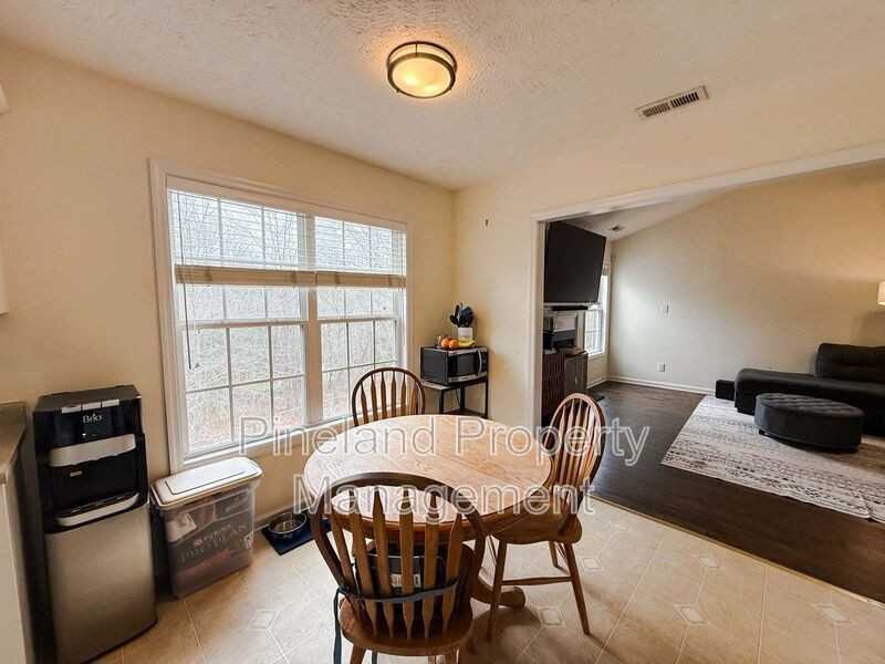 7704 Redwood Ave - Photo 4 of 17