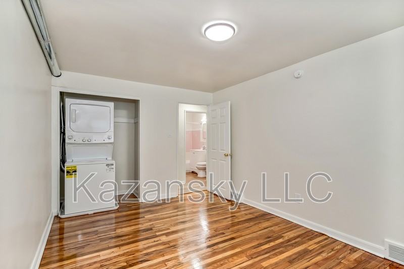 1866 Pratt St #B - Photo 7 of 12