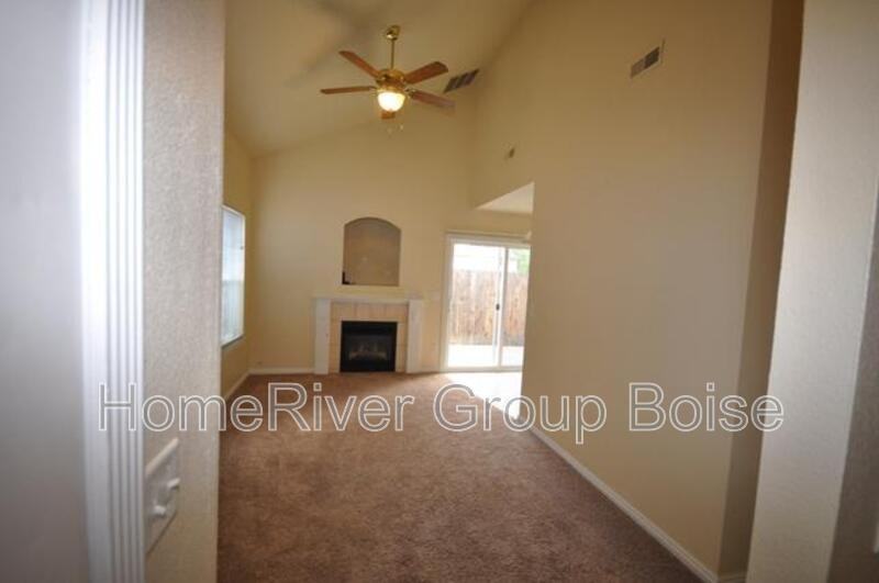 1304 S Ivy St - Photo 7 of 21