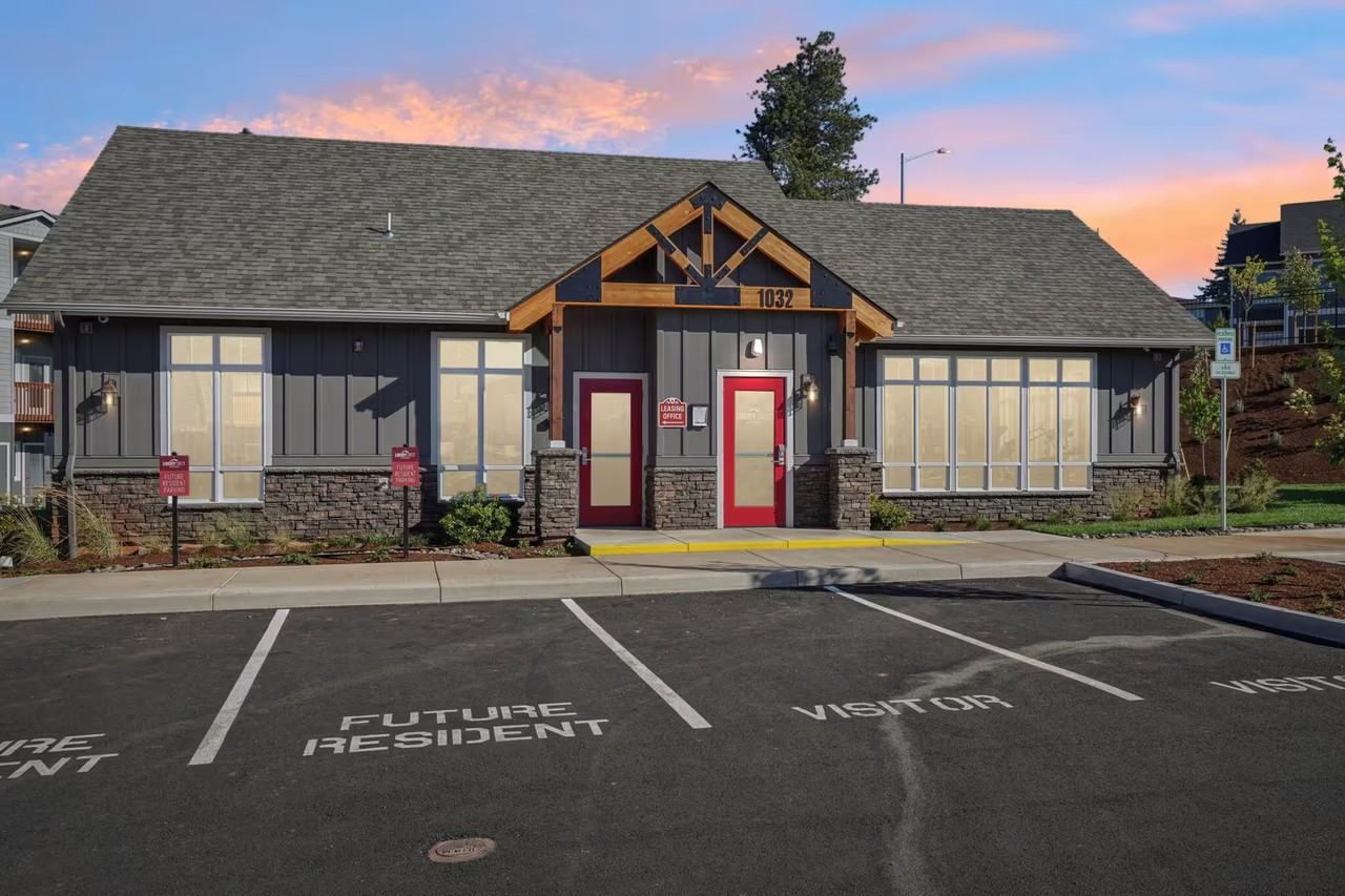 LIBERTY CREST APARTMENTS - Photo 3 of 30