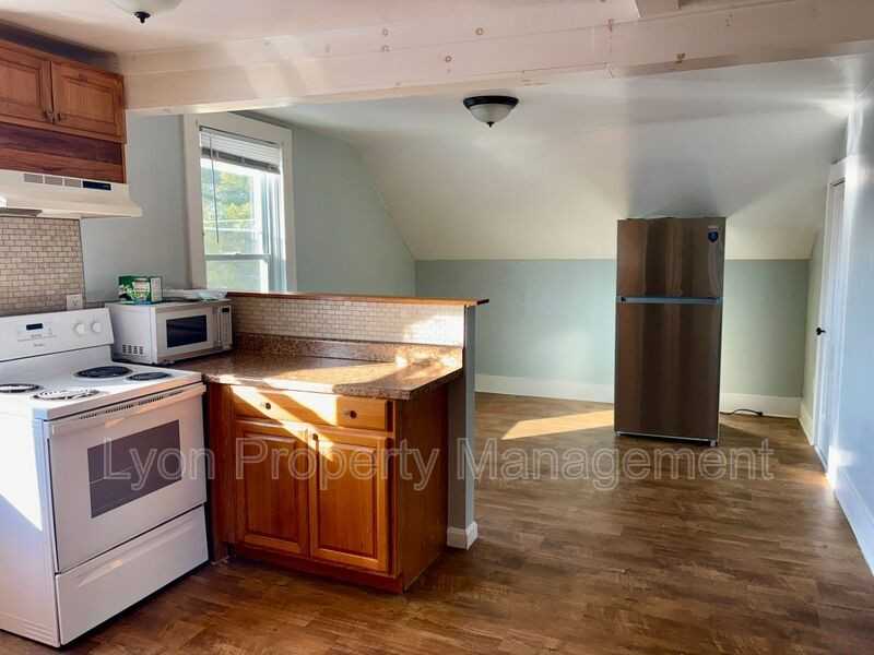 1134 Social St #3 - Photo 4 of 31