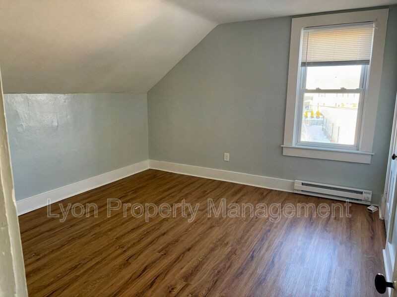 1134 Social St #3 - Photo 5 of 31