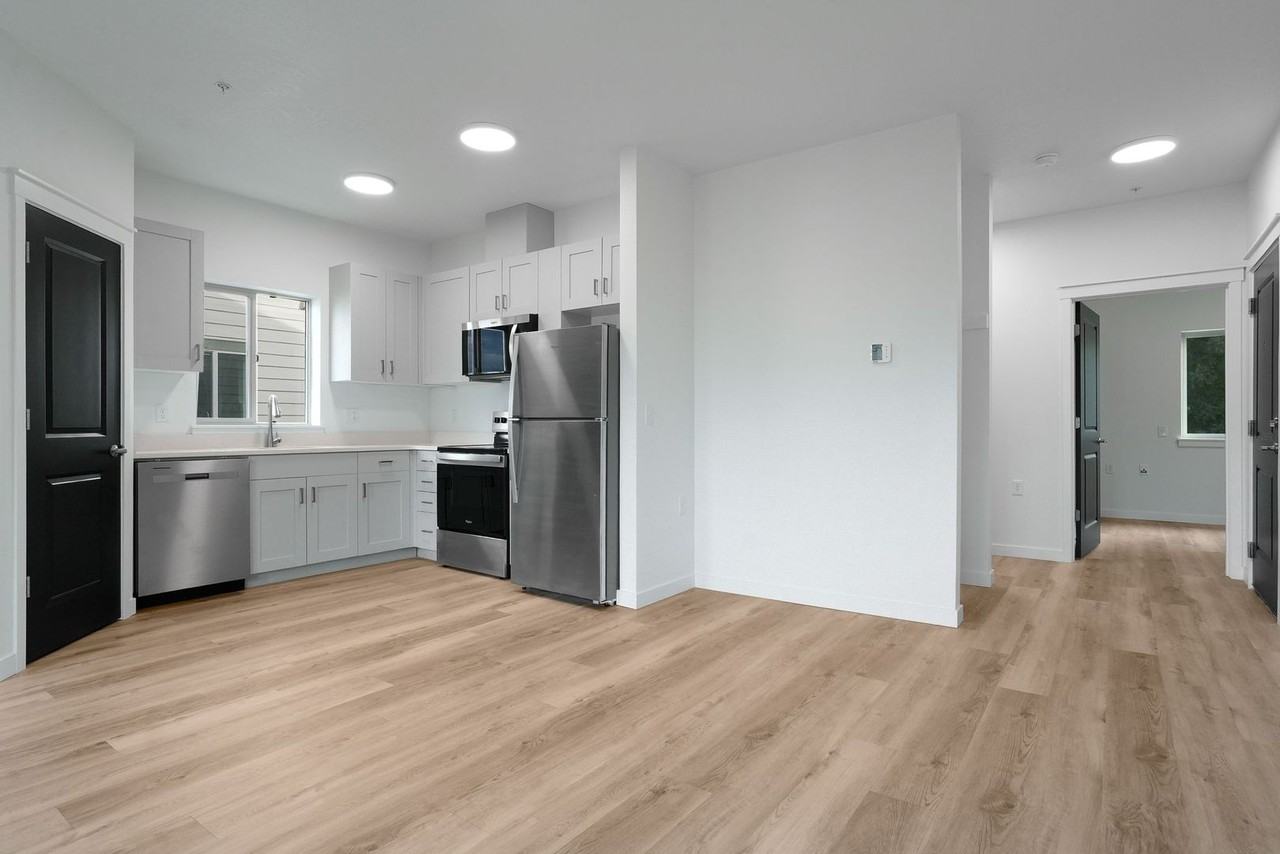 304 Hoxton Ave - Photo 2 of 15
