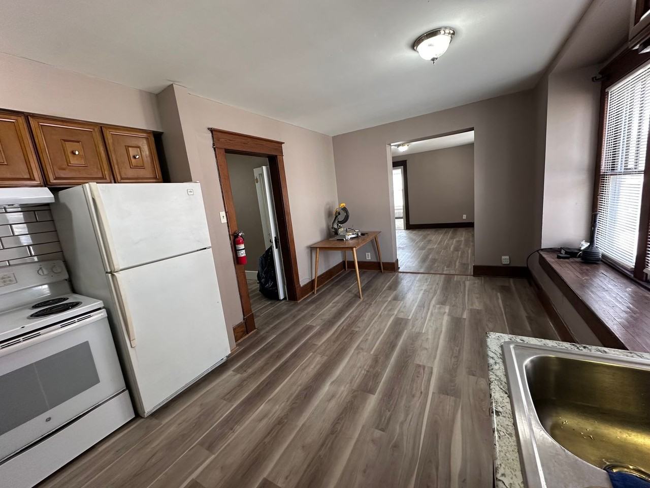 109 E Stewart Rd - Photo 5 of 15