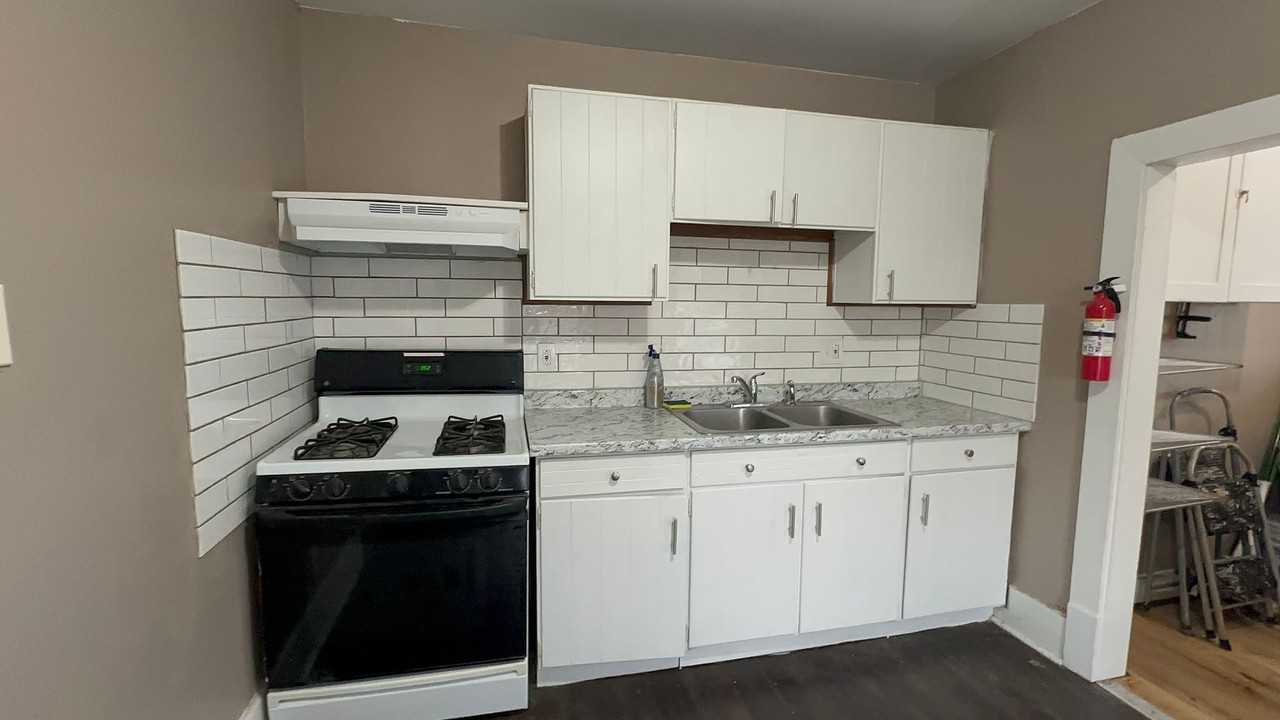 109 E Stewart Rd - Photo 6 of 15