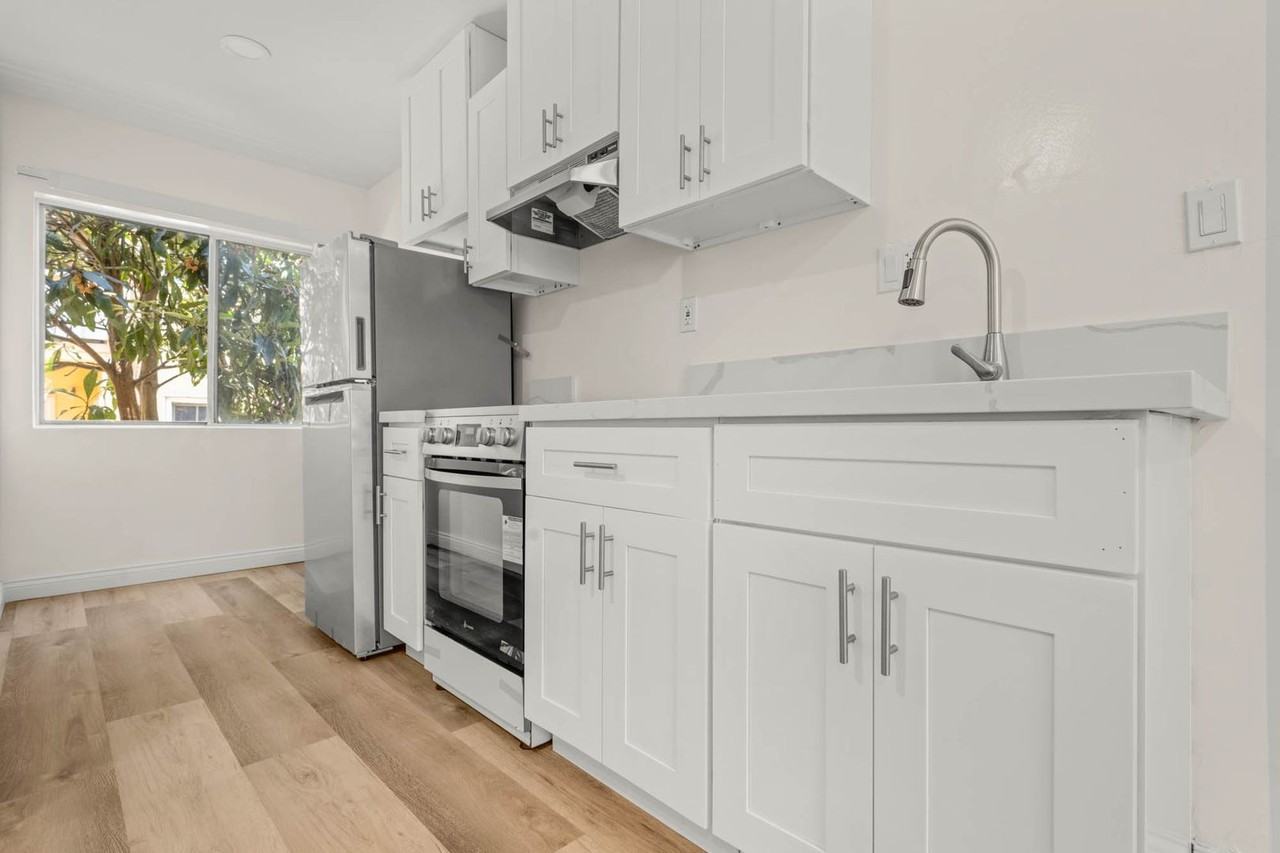 935 S Mariposa Ave - Photo 5 of 16