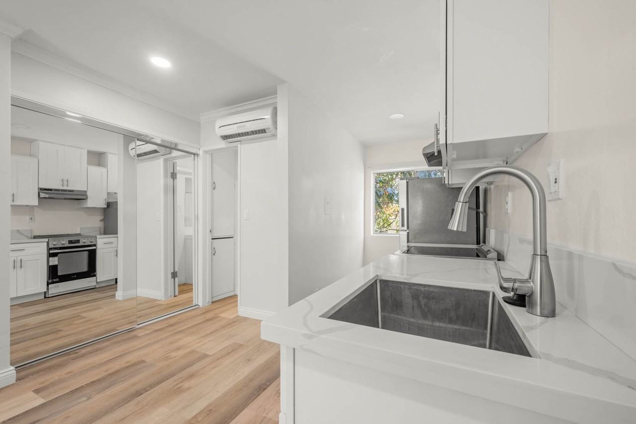 935 S Mariposa Ave - Photo 7 of 16