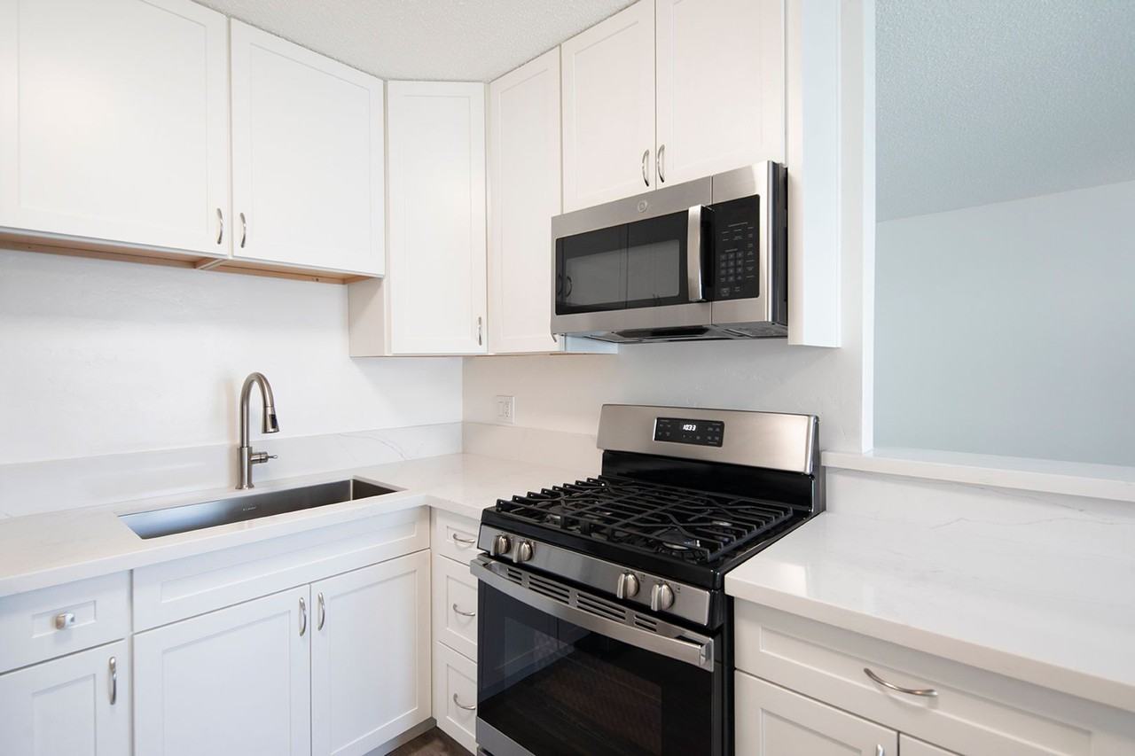 Aztec Pacific Apartments - Photo 4 of 42