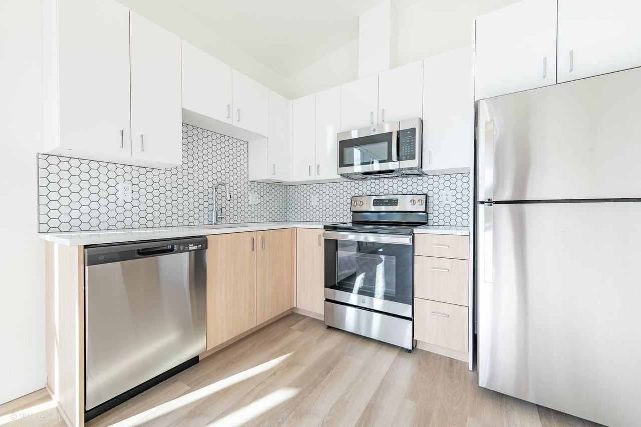 8770 N Willamette - Photo 2 of 29