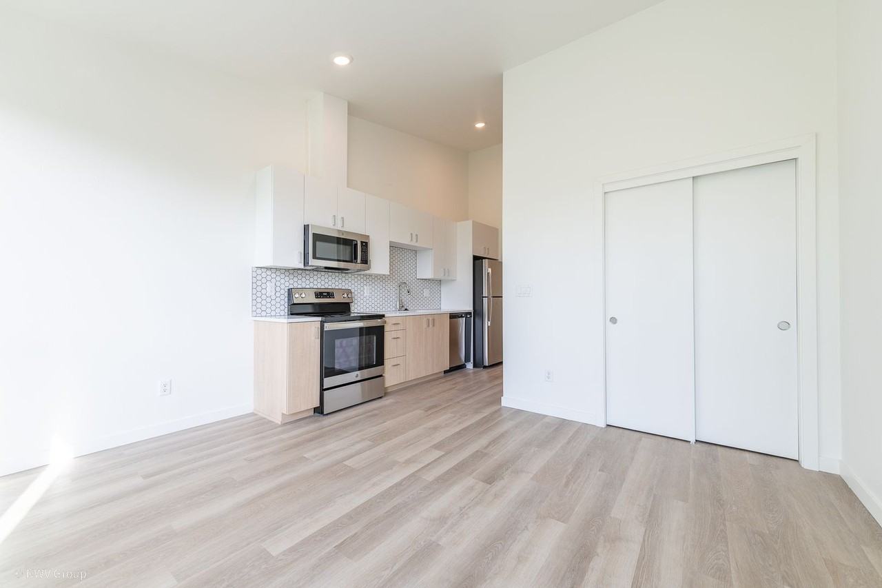 8770 N Willamette - Photo 4 of 29