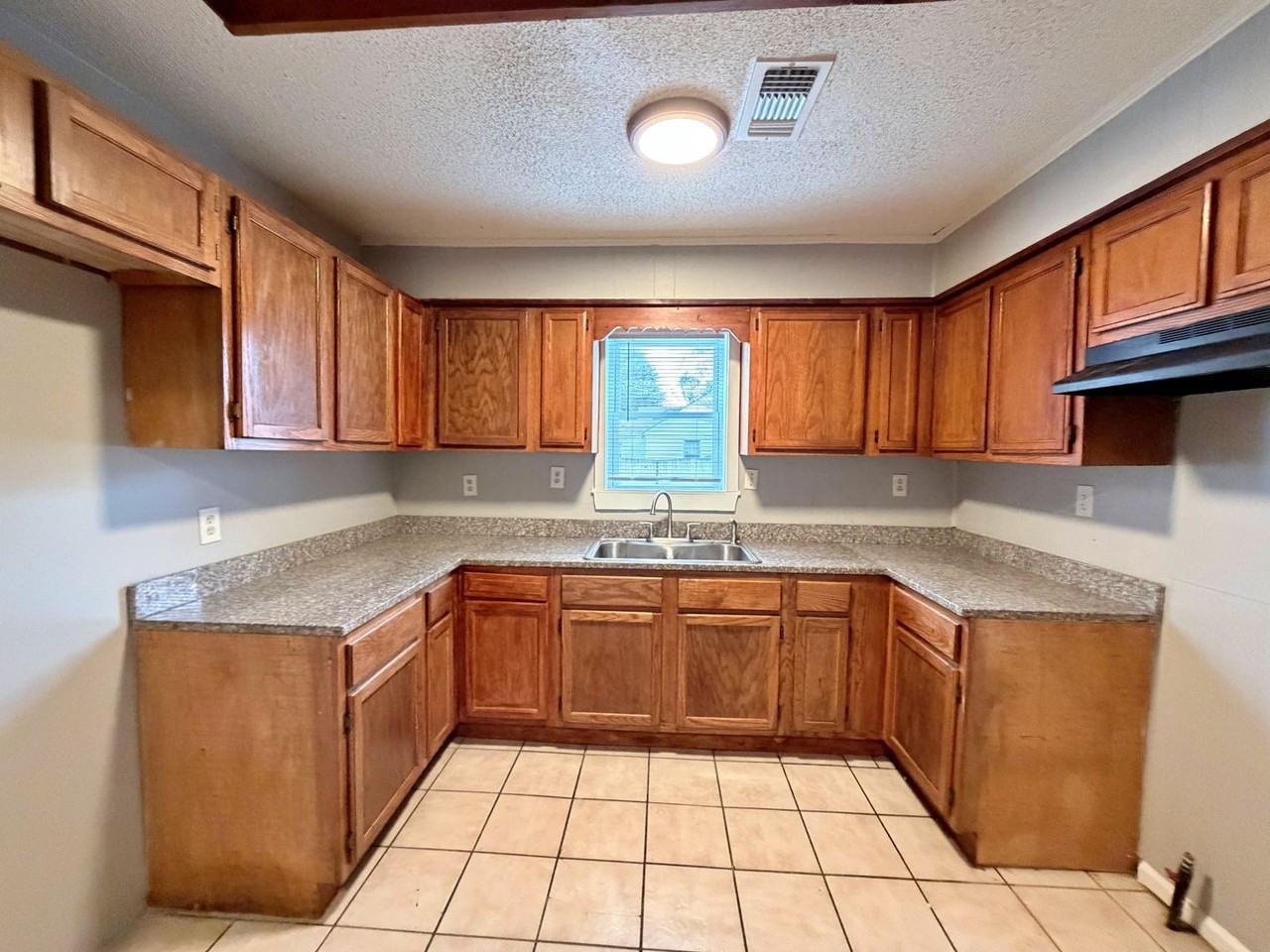 2644 Burns Ave - Photo 6 of 17