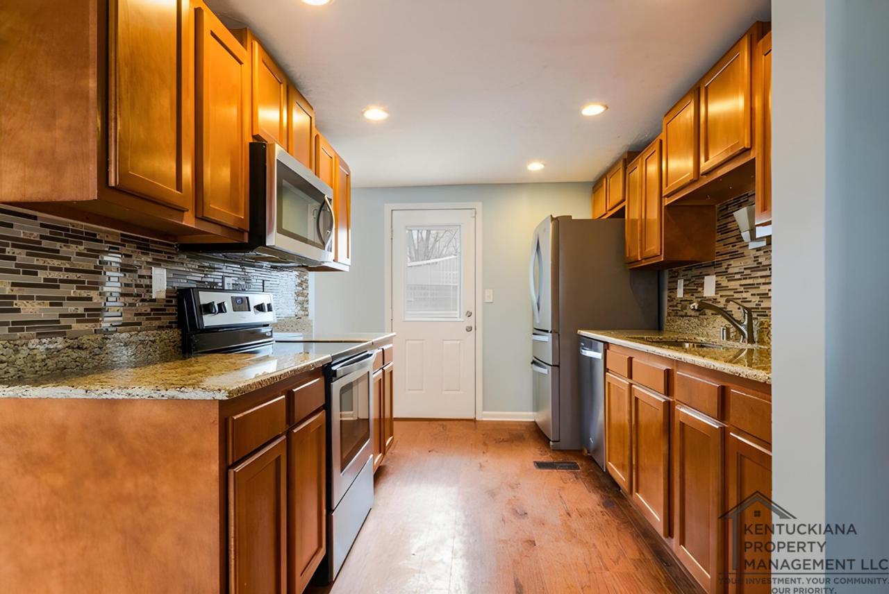 5402 Hasbrook Dr - Photo 3 of 23