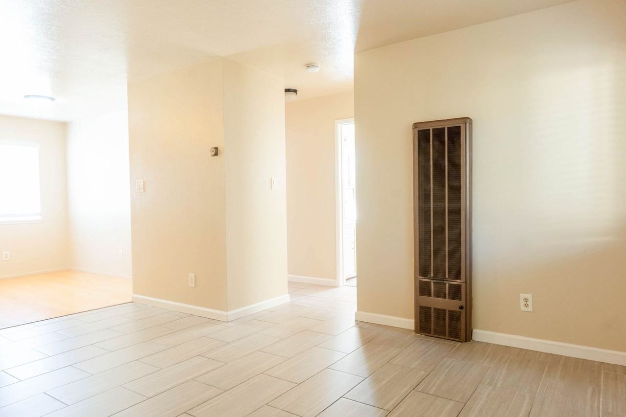 Land Park Manor - Photo 5 of 14