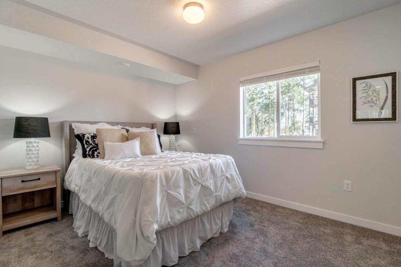 RIVERBEND APARTMENTS - Photo 4 of 13