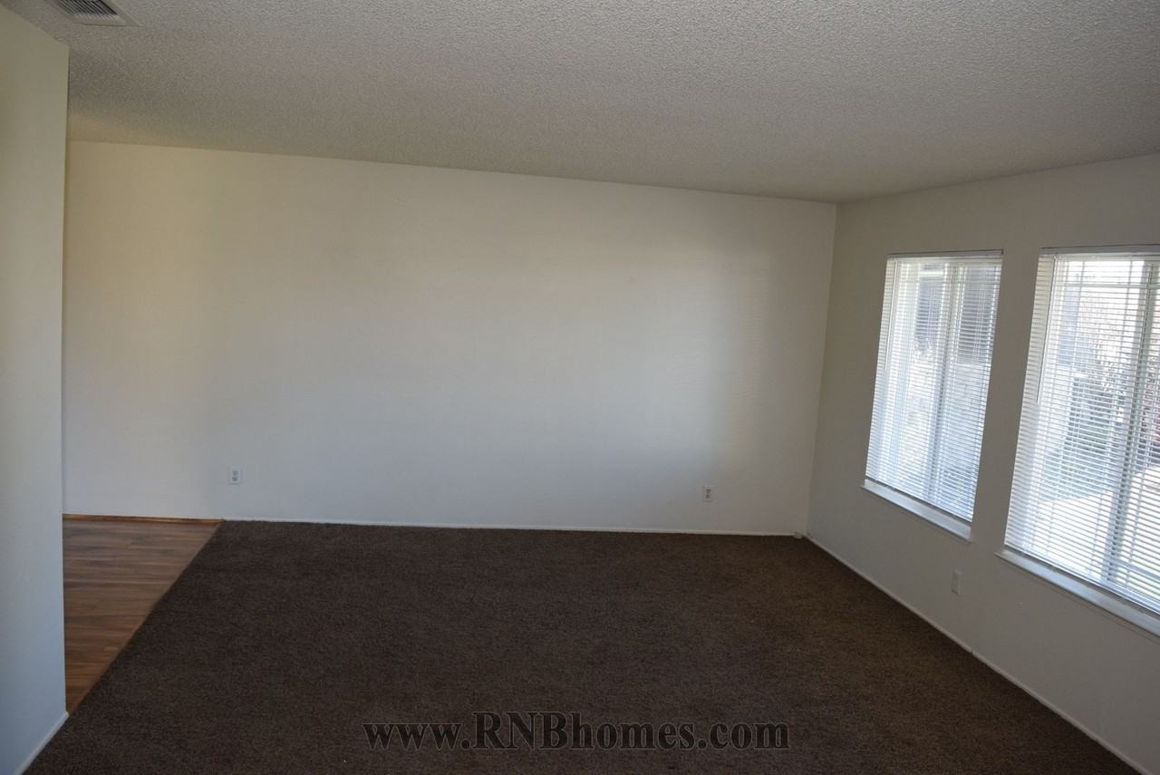 8250 Canyon Oak Dr - Photo 3 of 20