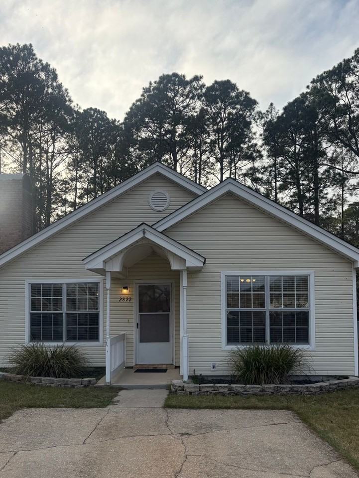 2822 Old Carriage Ln - Photo 2 of 31