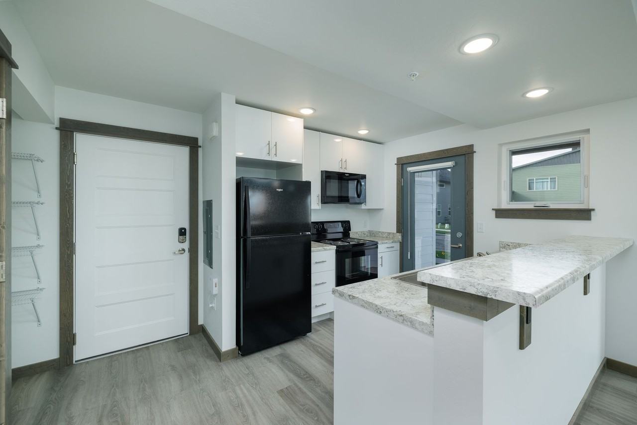 1160 Abigail Lane - Photo 3 of 34