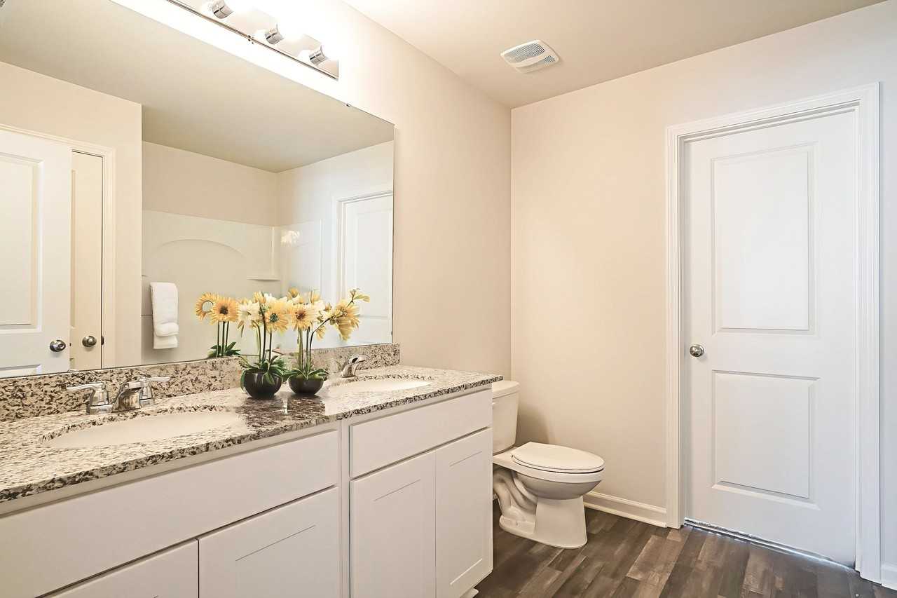 684 684 Savanac St SE - Photo 6 of 27