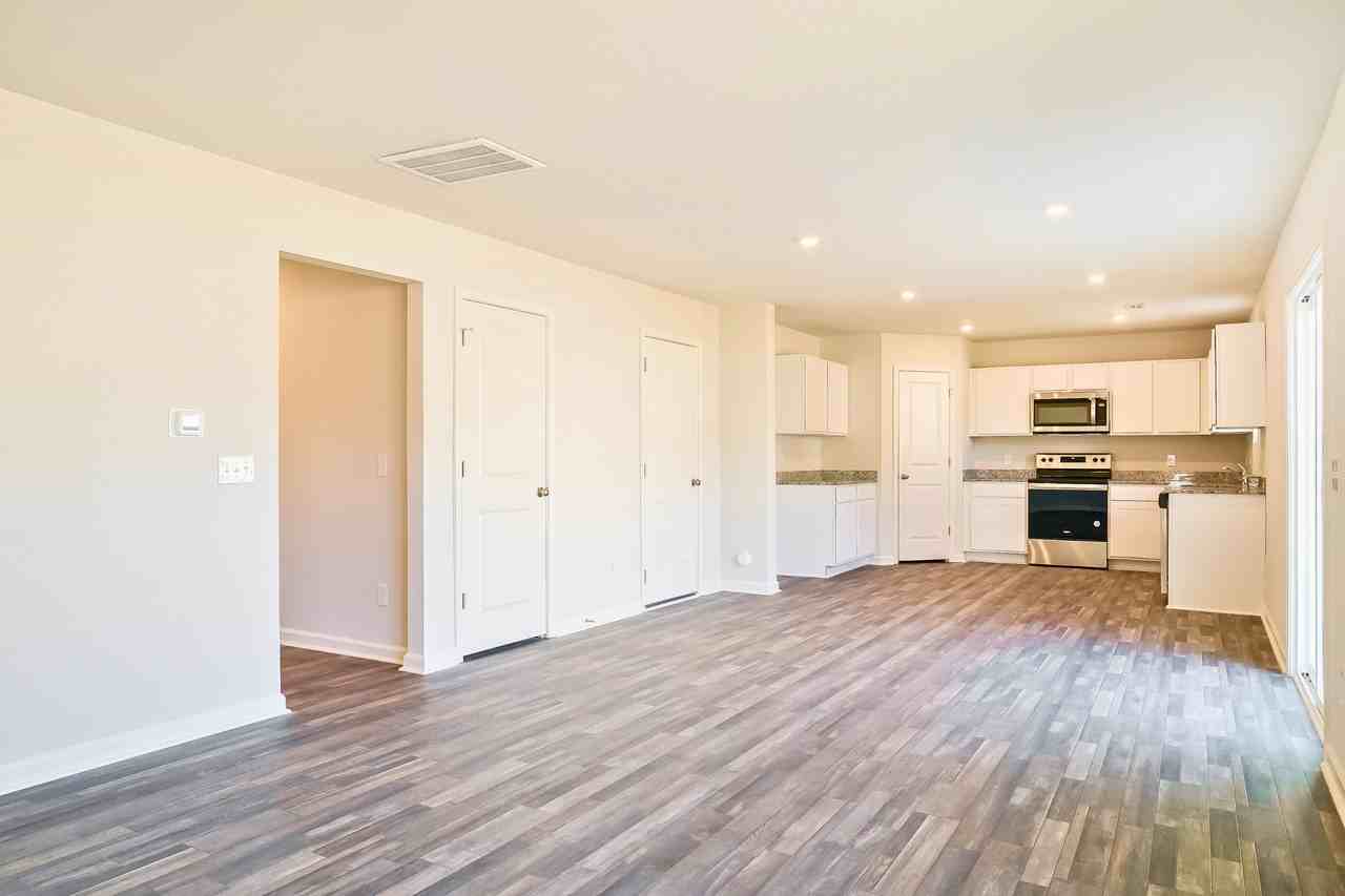 684 684 Savanac St SE - Photo 7 of 27