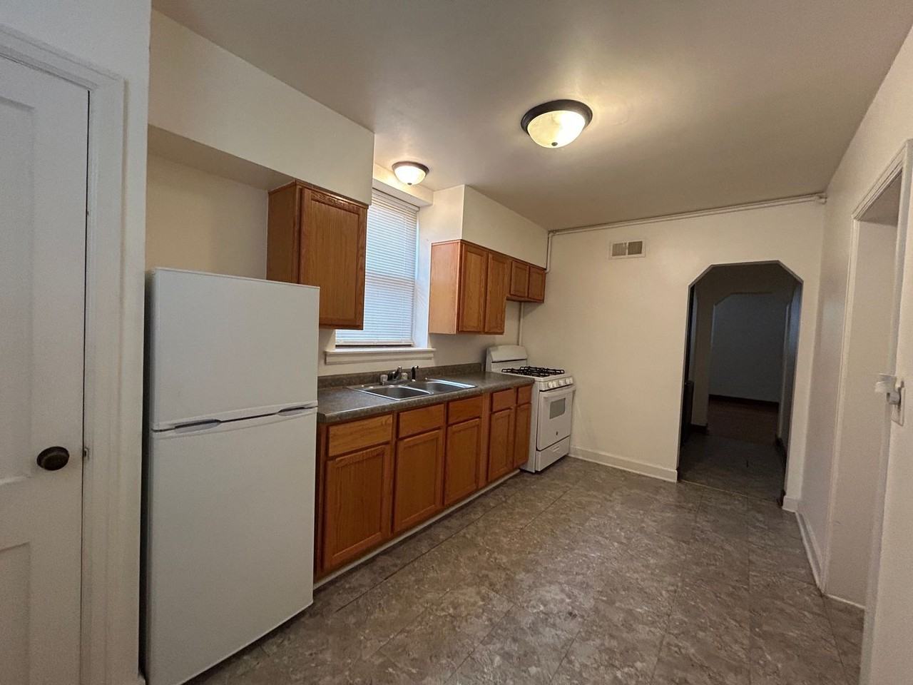 1003 W Locust St - Photo 2 of 21