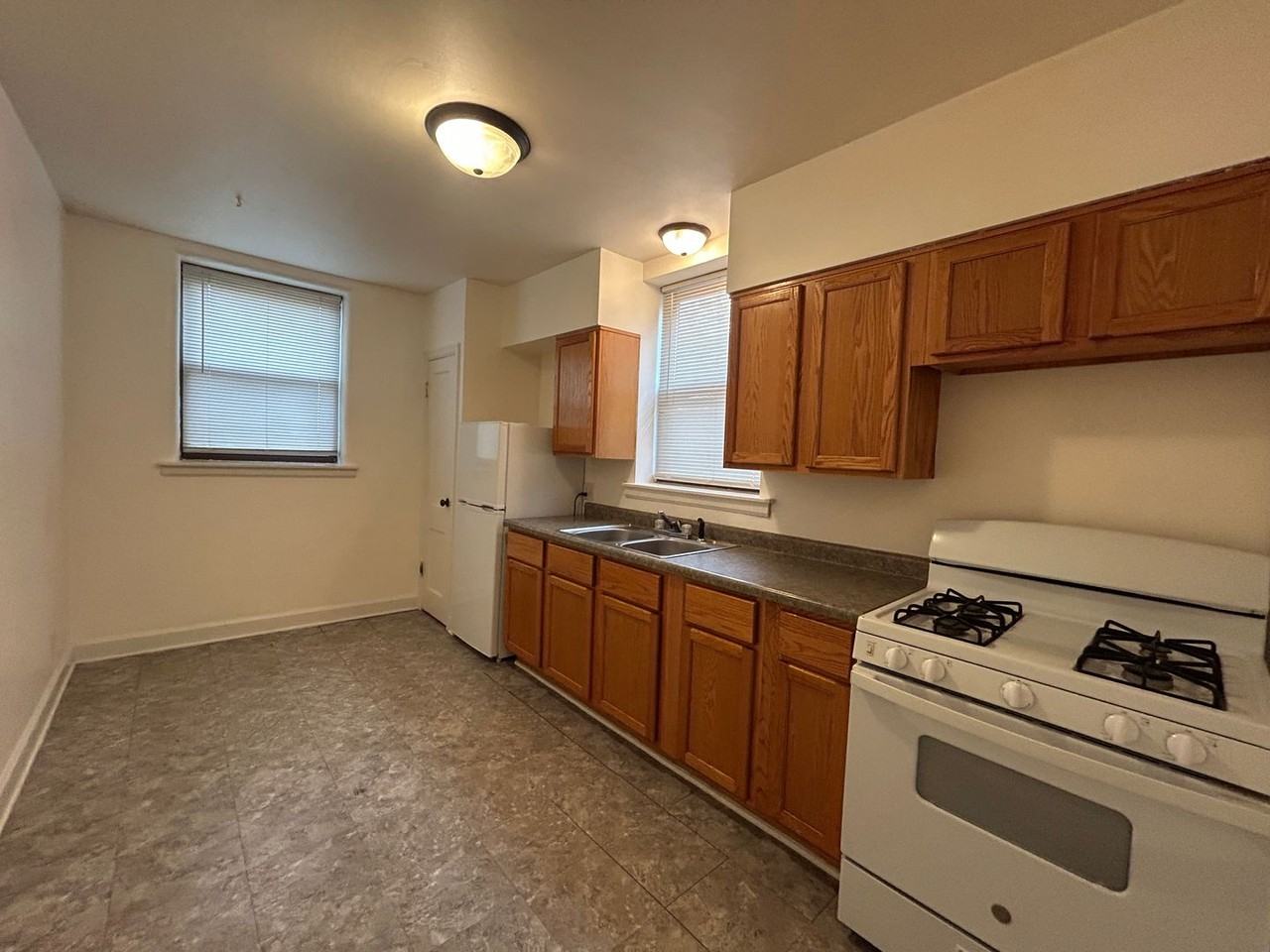 1003 W Locust St - Photo 3 of 21