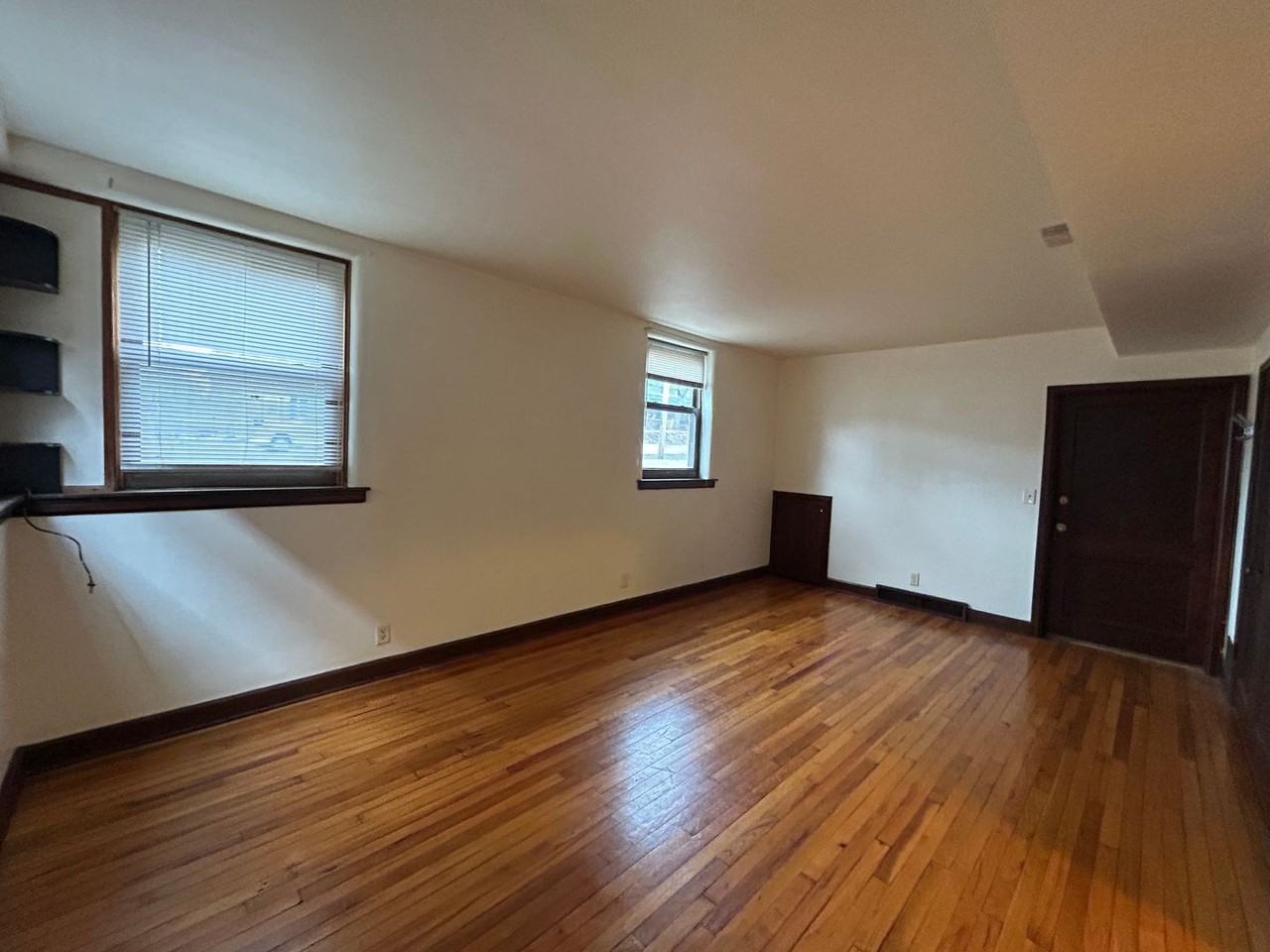 1003 W Locust St - Photo 4 of 21