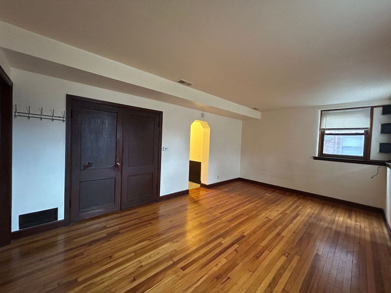 1003 W Locust St - Photo 6 of 21