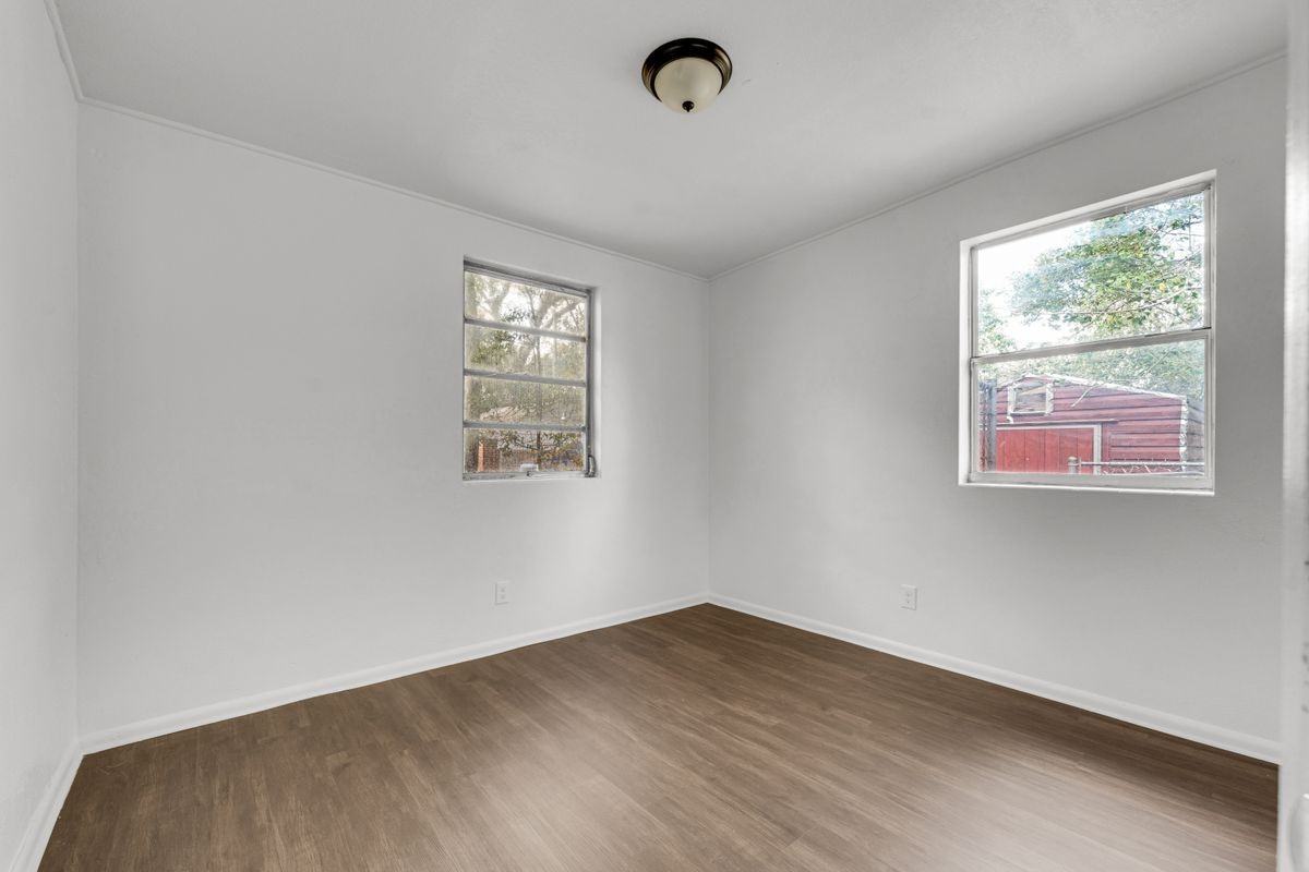 503 W 16th St - Photo 3 of 16