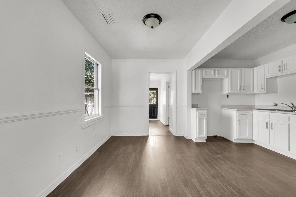 1227 Dena St - Photo 7 of 16