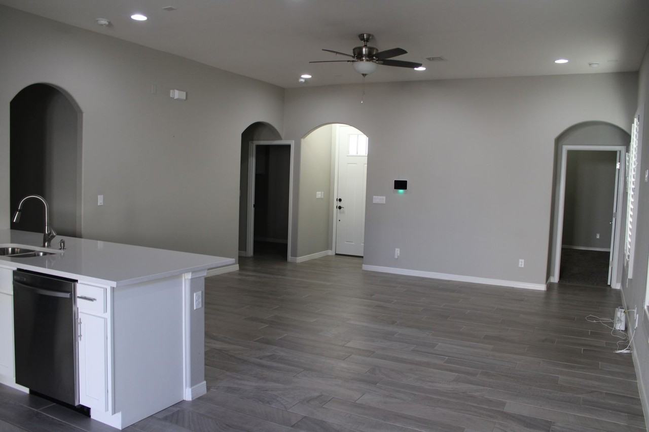 754 Flexford St - Photo 3 of 21