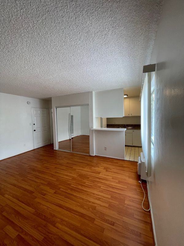 1260 N Beachwood Dr - Photo 2 of 12