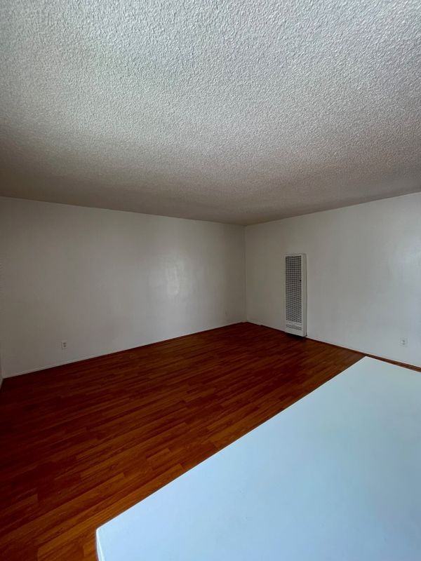 1260 N Beachwood Dr - Photo 3 of 12